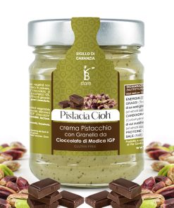 Jar of Bronte store-brand PGI pistachio cream and chocolate from Modica. Silver-coloured cap, green and brown label, and shelled pistachios and chocolate as a frame.